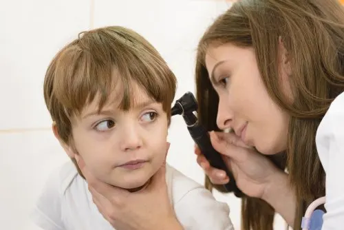 Eliminar la cera de los oídos sin dañarlos