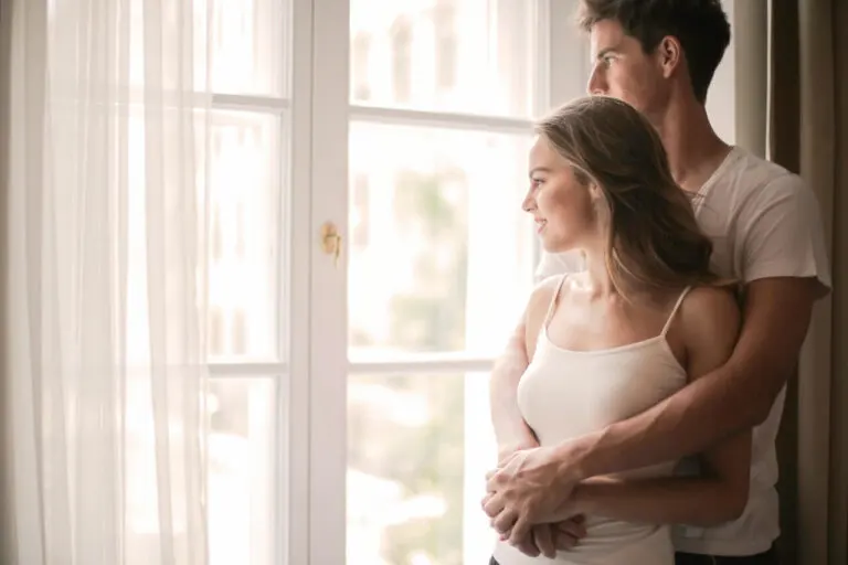 Mi pareja es menor que yo: 3 ventajas y desventajas de esta relación