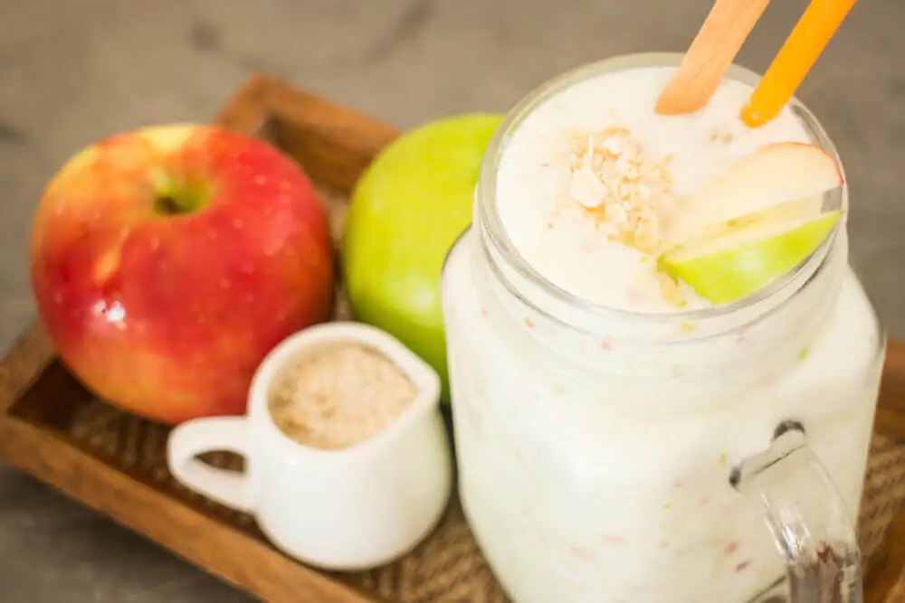 Remedio de avena y manzana para fortalecer la salud cardíaca.