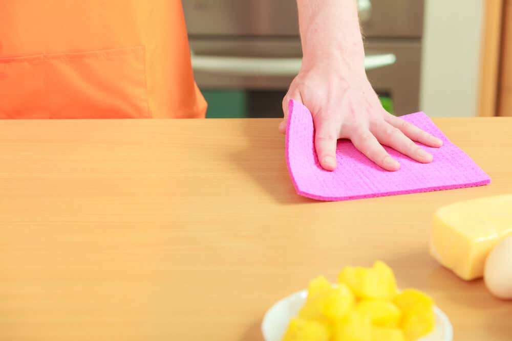 4 maneras de desinfectar los trapos de cocina
