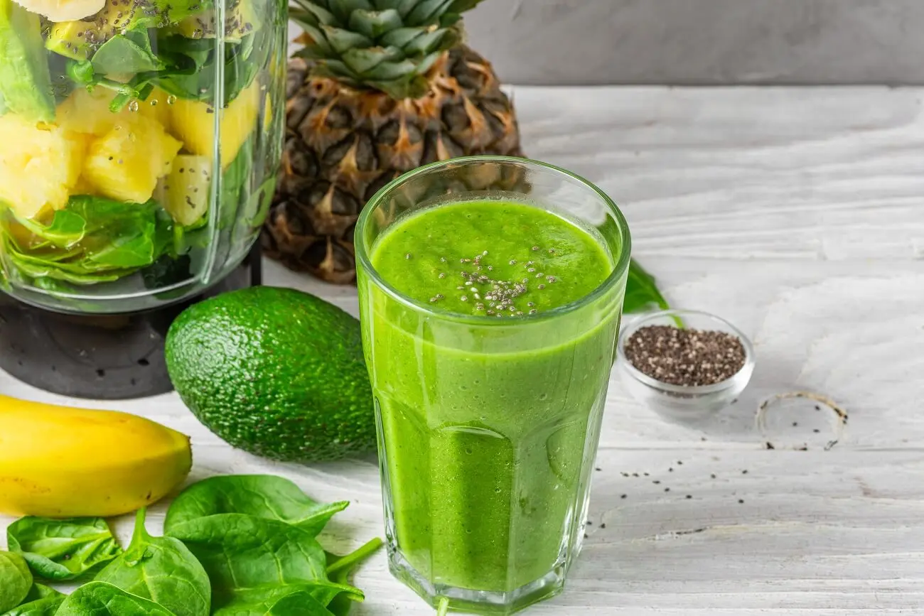 Licuado de aguacate y piña