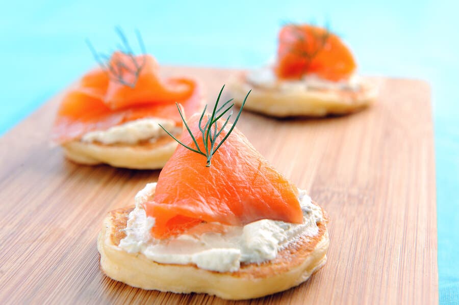 blinis de salmón ahumado