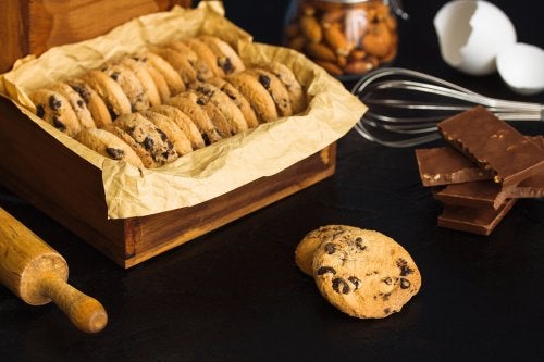 Cómo hacer galletas de chocolate con trozos de almendras