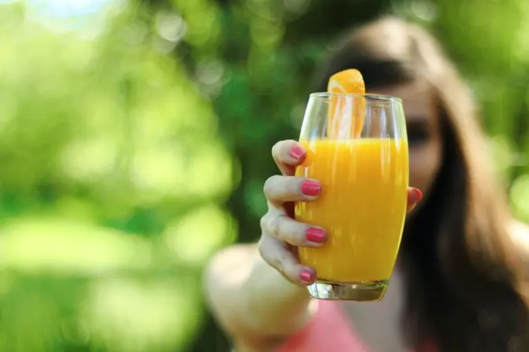 5 jugos para reducir centímetros de tu cintura