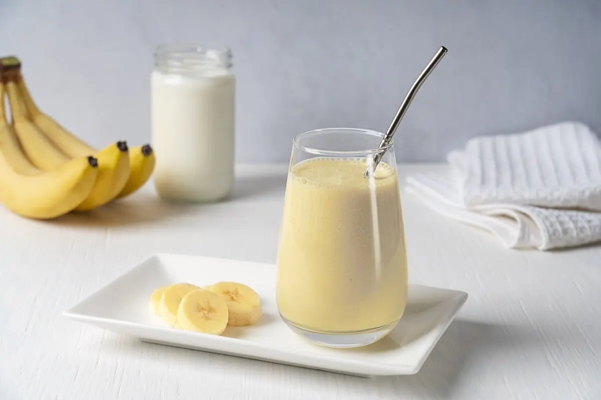 Licuado de banana, huevo y yogur