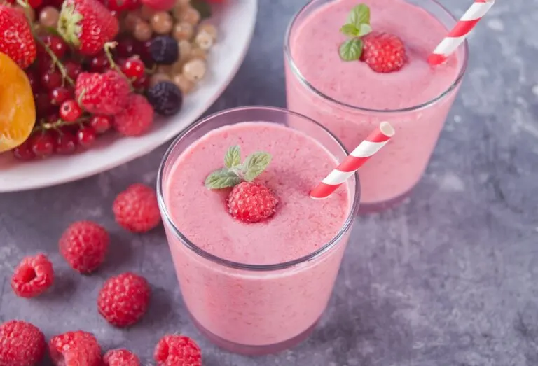 Licuado de frutos rojos y yogur