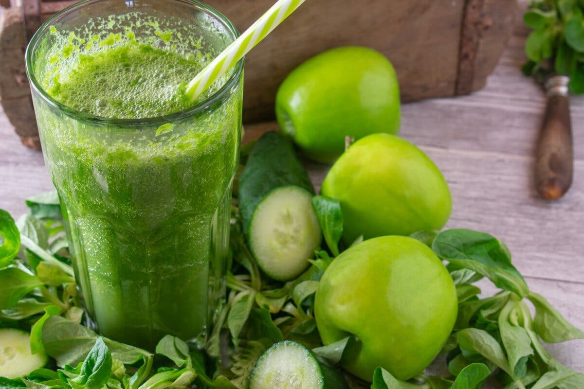 Licuado de manzana verde, berros y pepino