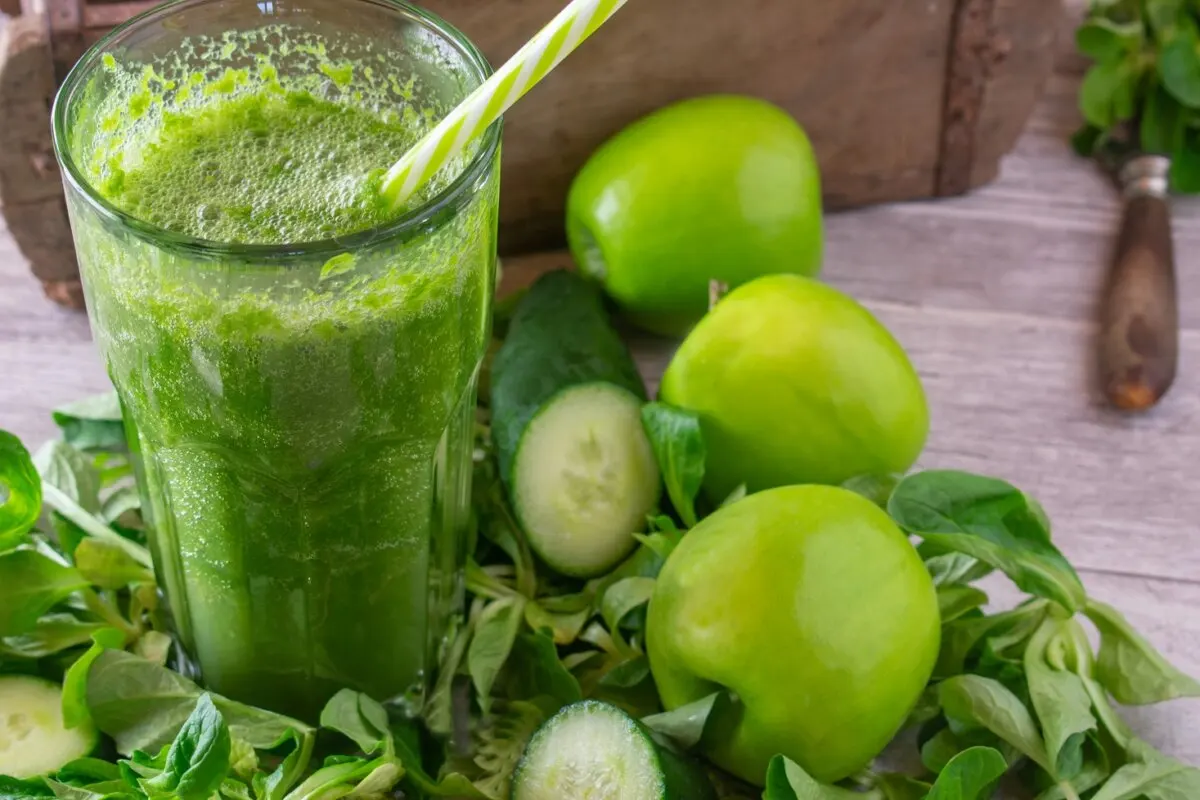 Licuado de manzana verde, berros y pepino