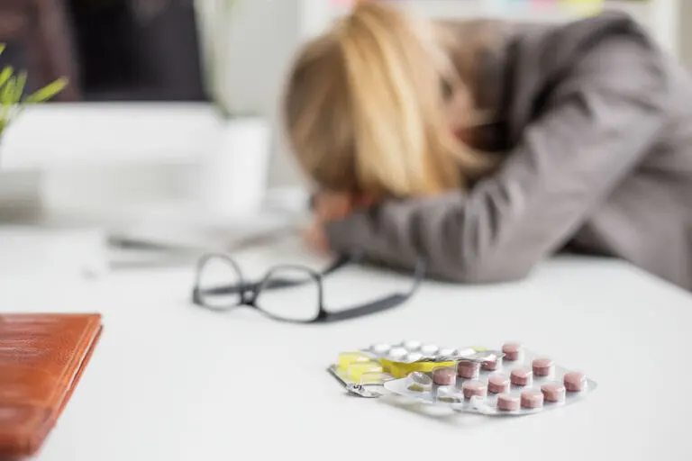 ¿Tienes migrañas constantes? Posibles causas y soluciones