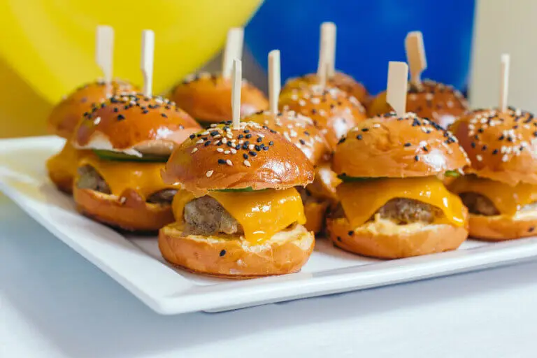 Prepara unas deliciosas mini hamburguesas de cordero