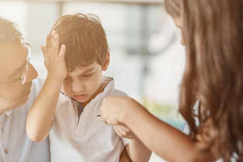 ¿Qué hacer si mi hijo se da un golpe en la cabeza?