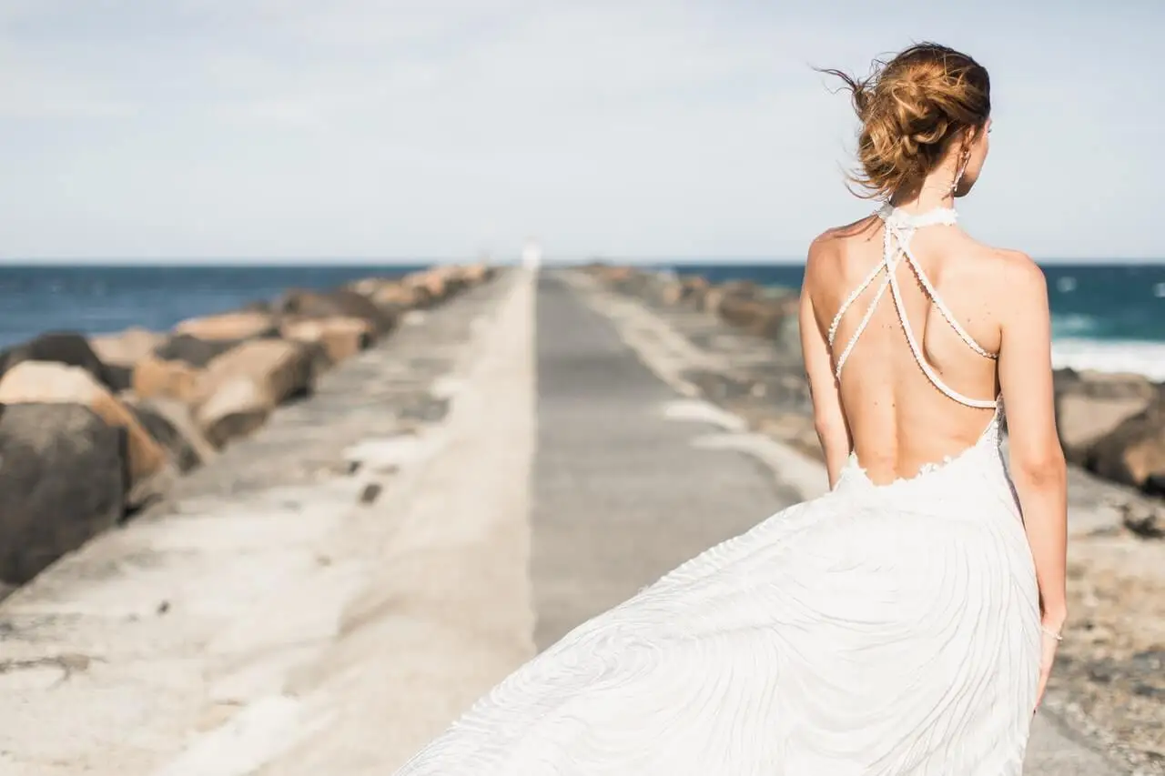 Vestido de novia por detrás.