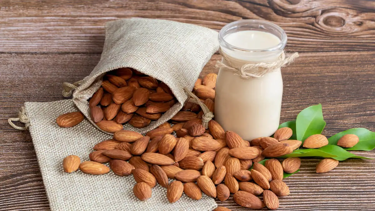 Bebida de almendra en la dieta para la gastritis.