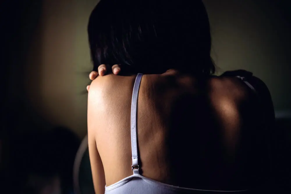 Przemoc seksualna en pareja adolescente.