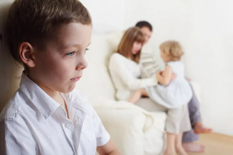 Cómo manejar los celos entre hermanos