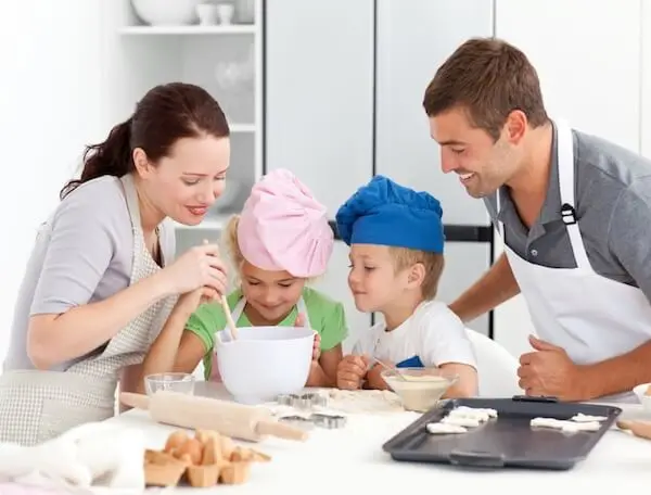 Familia cocinando