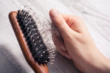 7 consejos que debes aplicar si quieres frenar la caída del pelo