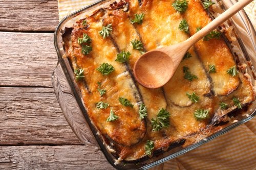 Aprende a hacer moussaka griega con esta fácil receta