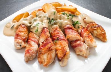 Pollo relleno con queso crema, ajo y cebolleta