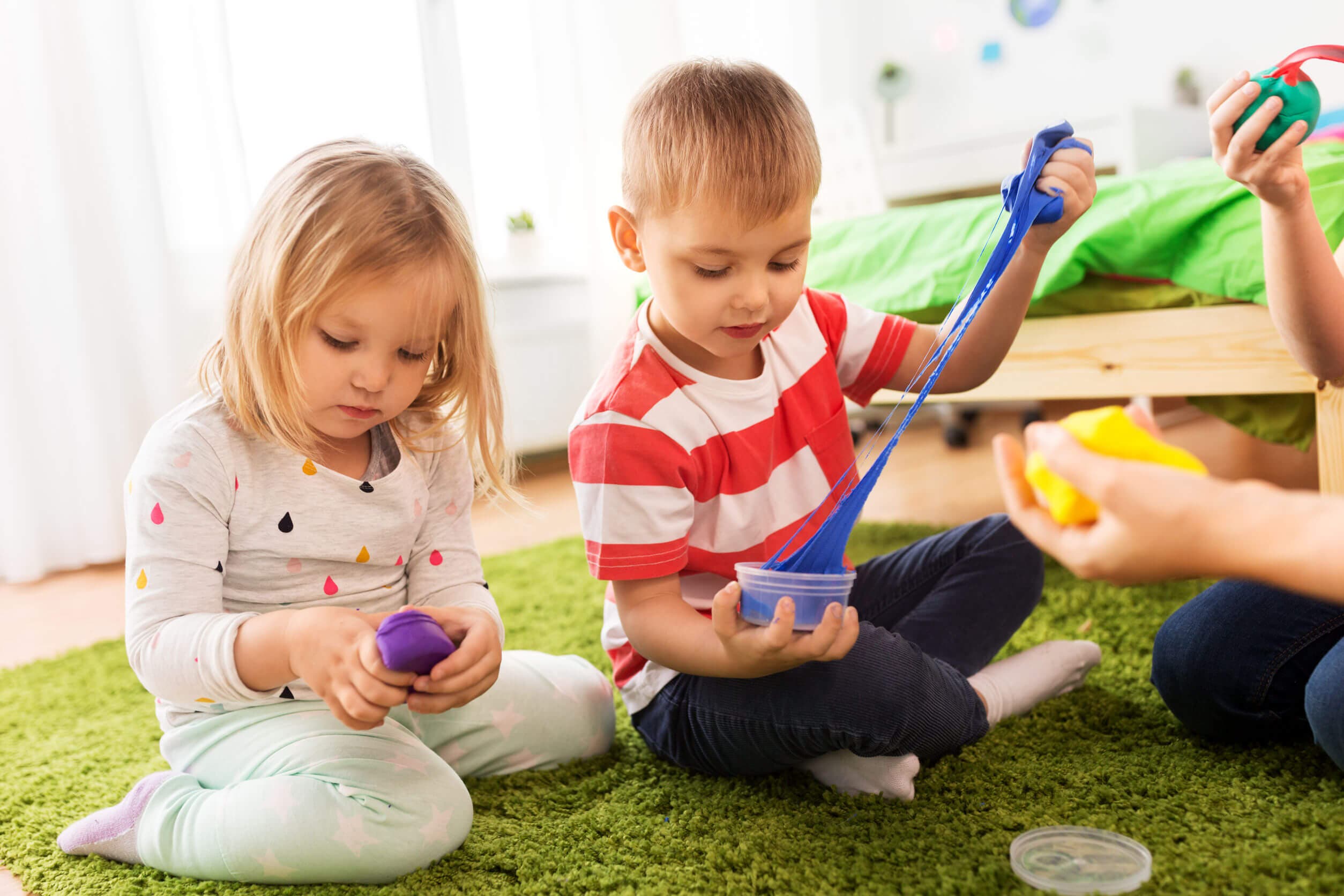 El retraso psicomotor puede afectar tareas sencillas como los juegos.