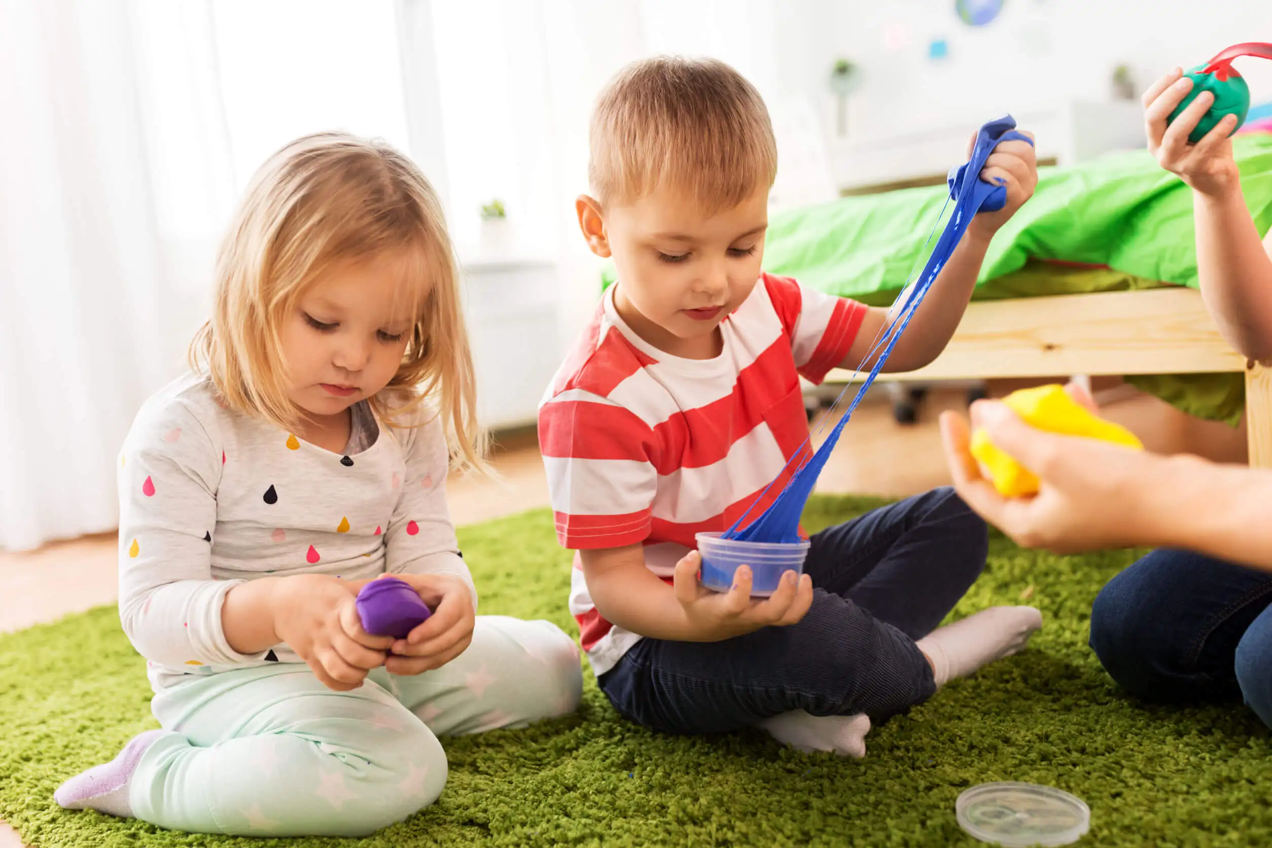 El retraso psicomotor puede afectar tareas sencillas como los juegos.