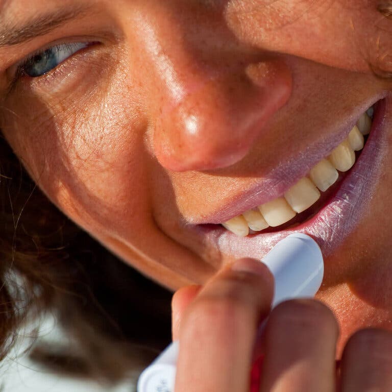 6 consejos para proteger la piel de tus labios frente al sol