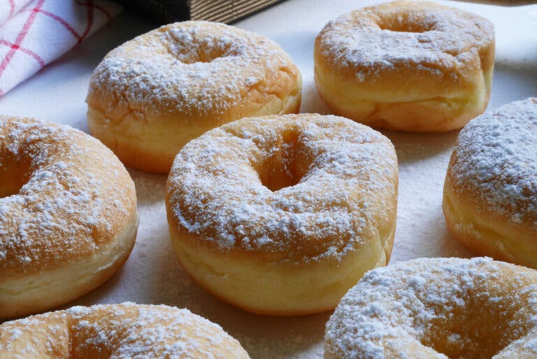 Deliciosas rosquillas de arequipe preparadas en casa