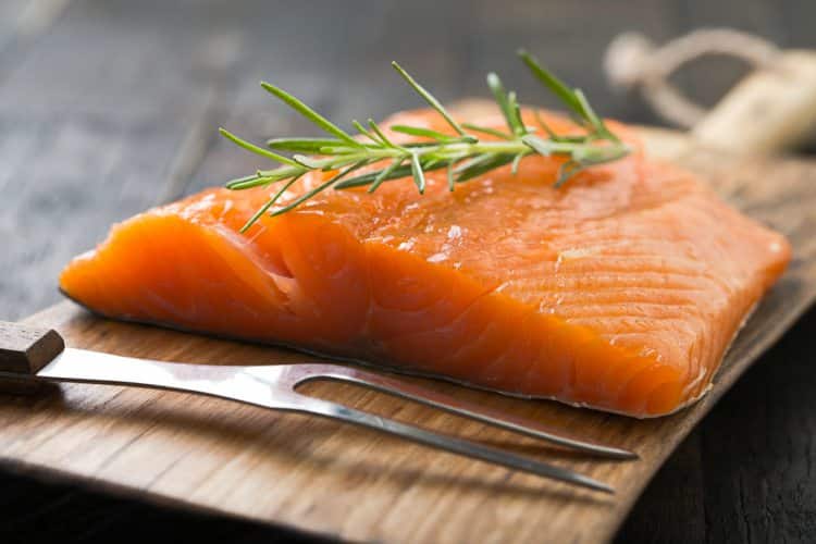 Cómo preparar salmón a la plancha con salsa bearnesa