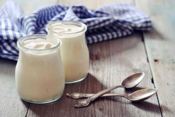 Yogur para la receta de  bizcocho de vainilla y yogur 