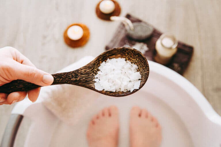 Cómo hacer sales de baño caseras y biodegradables