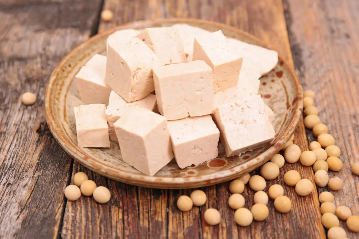 Tofu en dados.