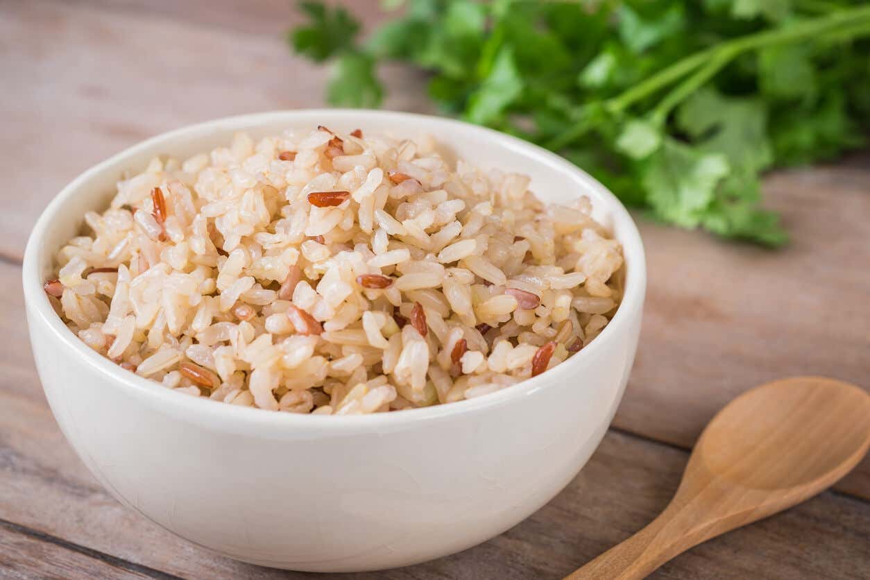 El arroz integral es energético e ideal para ganar masa muscular.