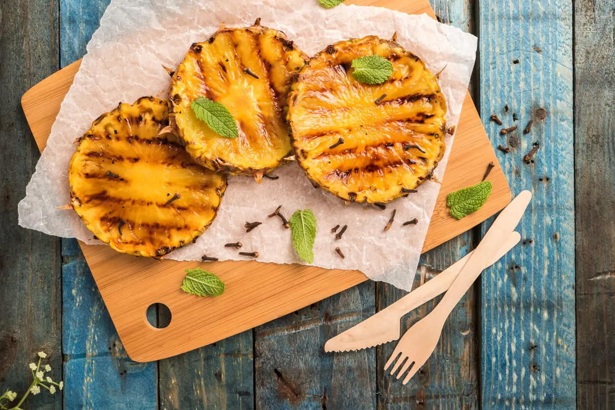 Piña flambeada.