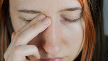 ¿Por qué sientes palpitaciones en el ojo? 11 posibles causas
