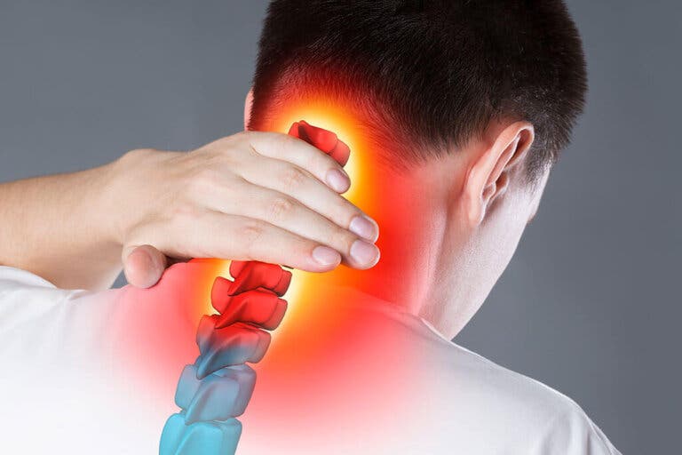 Quita la tensión de tus cervicales con aceites esenciales