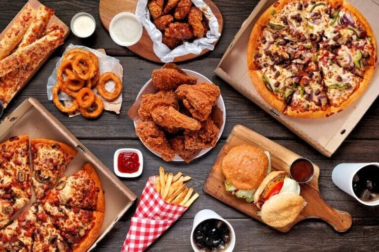 ¿Qué alimentos evitar comer en la noche?