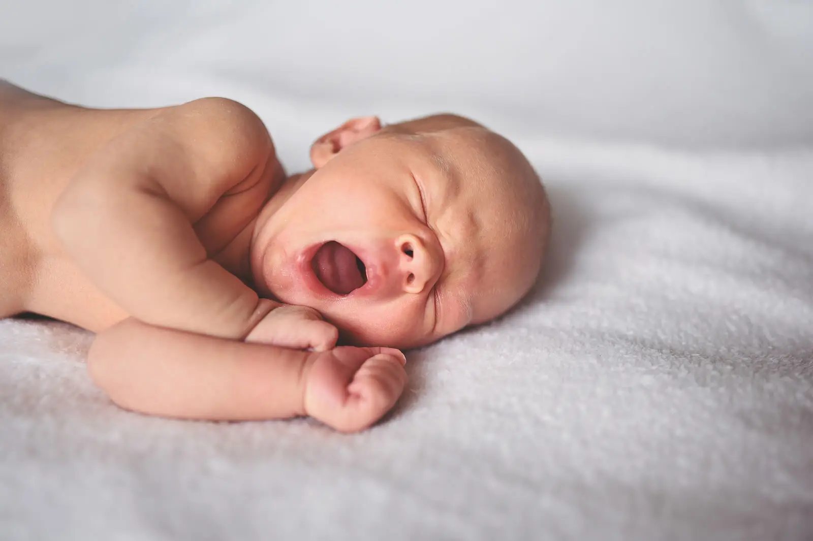 Para cortarle las uñas al bebé aprovecha que esté dormido
