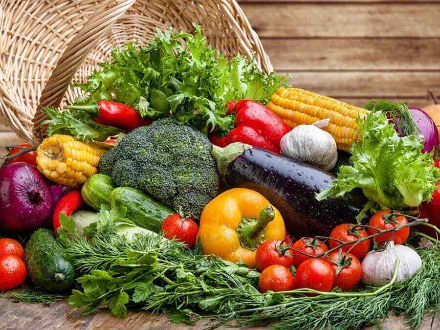 Основными источниками витамина К являются овощи.