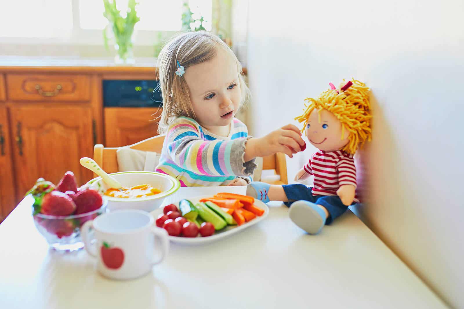 Una buena alimentación ayuda a reforzar las defensas de los niños.