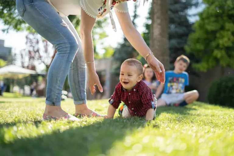 11 ejercicios para ayudar al niño a caminar