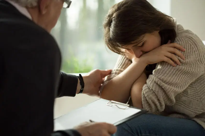 Mujer en el psicólogo