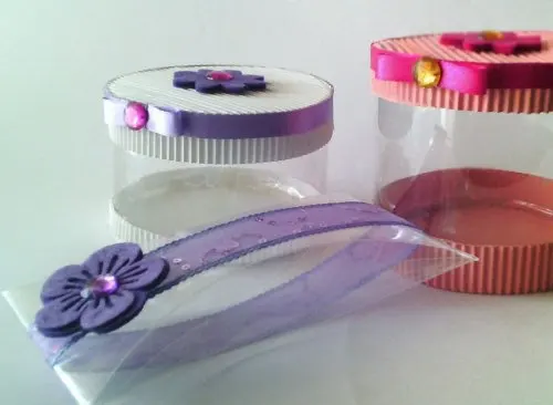 Cajas de regalo con botellas de plástico