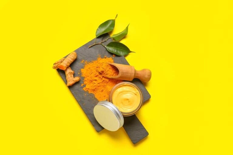 Cúrcuma para el acné: beneficios y modo de uso