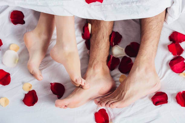 Pétalos en la noche de boda