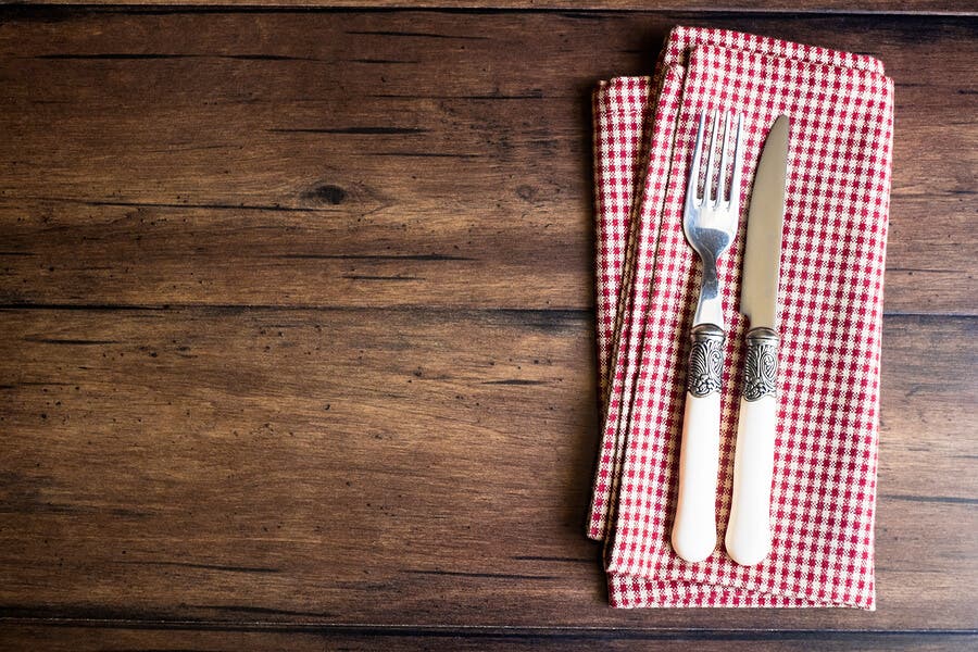 Porta cubiertos hecho a mano con paños de cocina