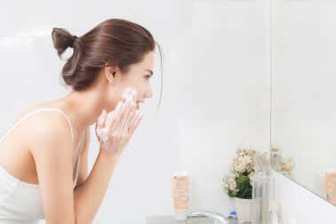 Preparar la piel para un maquillaje con acabado natural