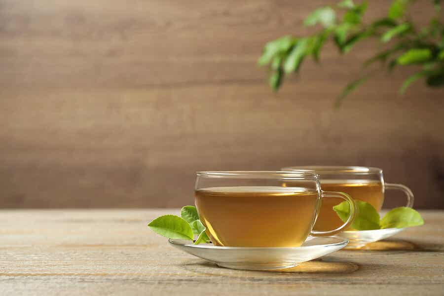 Grüner Tee mit Ananas und Zimt - grüner Tee