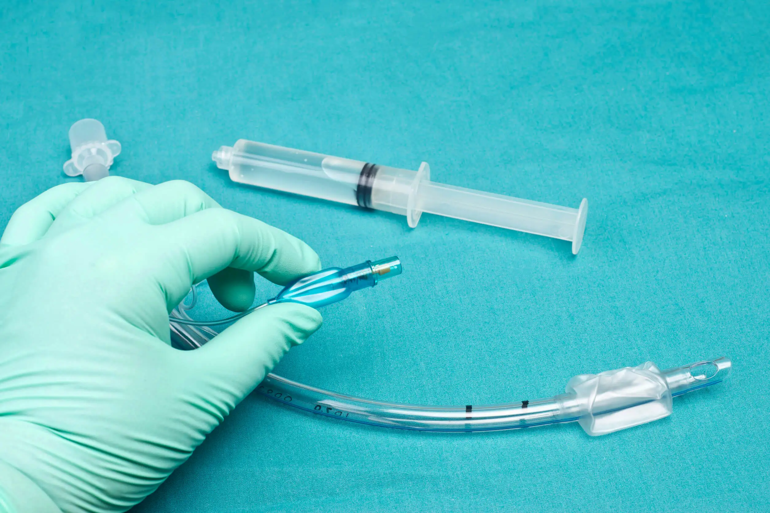 Colocar los tubos endotraqueales requiere entrenamiento.