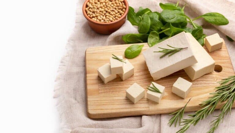 Variedad de quesos veganos y sus aportes