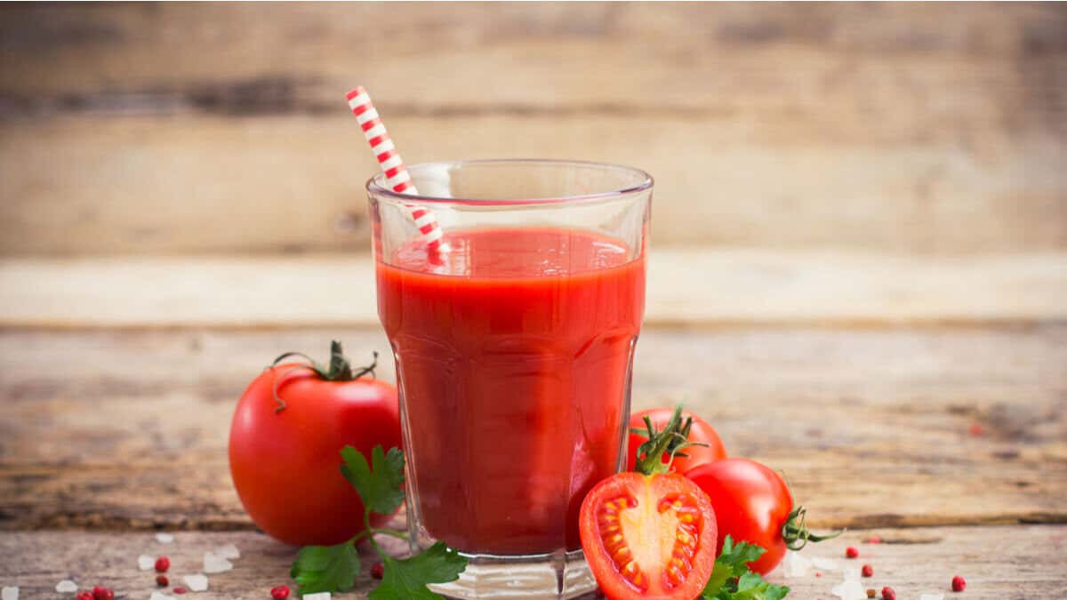 Los beneficios del zumo de tomate.